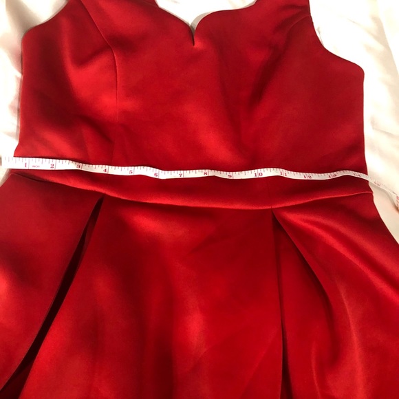 Gorgeous looking red party dress - Picture 4 of 4